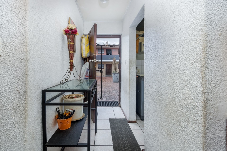 2 Bedroom Property for Sale in Oakdene Western Cape